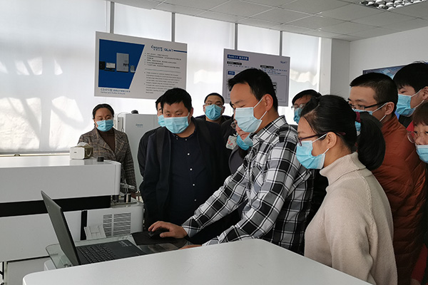 黃工為大家演示 /cxyq/20200416112746-FnUX4X8K9n4AZlCA_8gPflWxTSWB.jpg