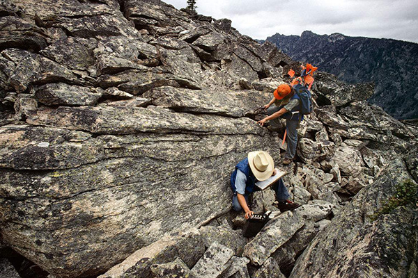 手持式光譜儀事宜戶外檢測 /cxyq/20200426134924-FrhldpZBb_JaLCDHiytue5dsPKat.jpg