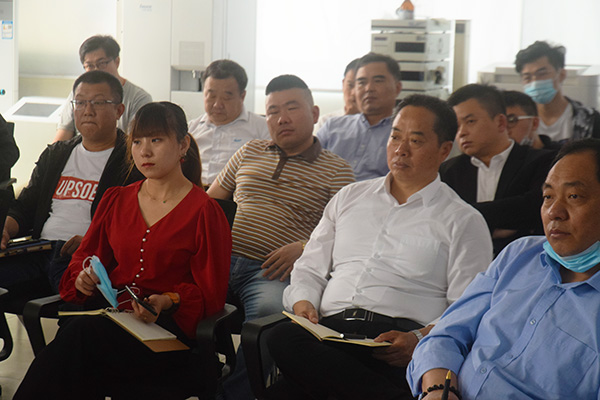 與會銷售認真聆聽 /cxyq/20200508110020-FhRZHLFKRZ8PluZGsRQGoSIn-IRz.jpg