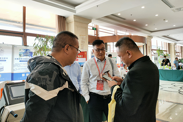 嘉賓現場咨詢 /cxyq/20200915090240-Fv_OZ9RA61G_B9WFT4Stq-u7IrAF.jpg