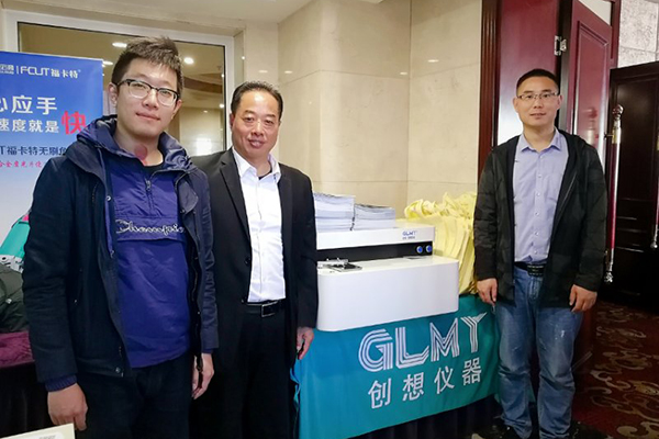 創想儀器展臺前 /cxyq/20201019092834-Fn50k84DD9Yt8FN3uMhqOC-K7DRn.jpg