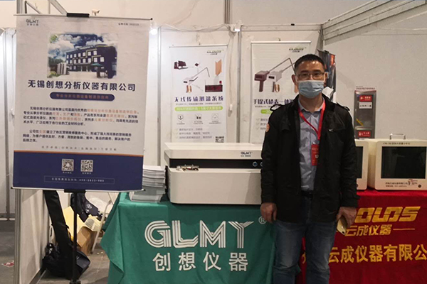 創想儀器展臺前 /cxyq/20201027102321-Fo0VbII80NB9_IvHnlJplfuLOc8U.jpg